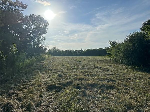 S Deer Run Road, Peculiar, MO 64078