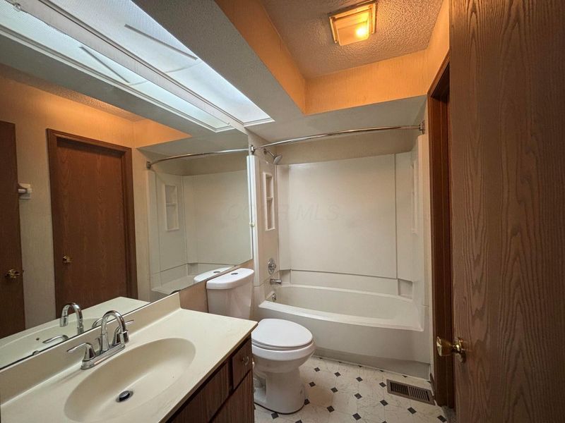 2367 Brandy Oaks Drive, Columbus, OH 43220 Photo 12