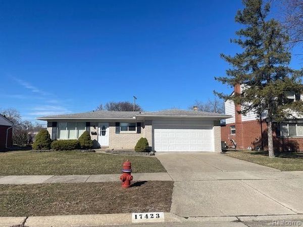 17423 MOORS , Fraser, Mi 48026