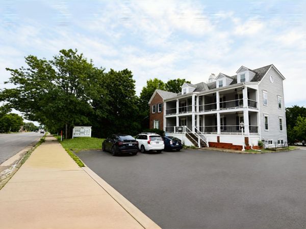 520 W Roosevelt Road, Wheaton, IL 60187