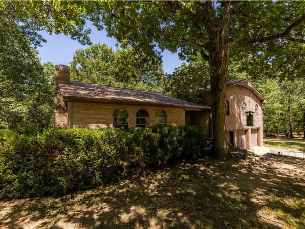 16107 Walnut Drive, Fayetteville, AR 72704
