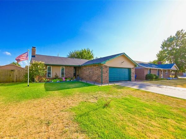 2303 Farris Place, Chickasha, OK 73018