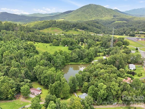 428 Hoot Owl Road , Spruce Pine, NC 28777