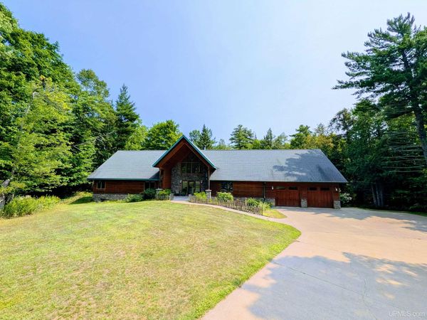 1831 S McClellan Avenue, Marquette, MI 49855