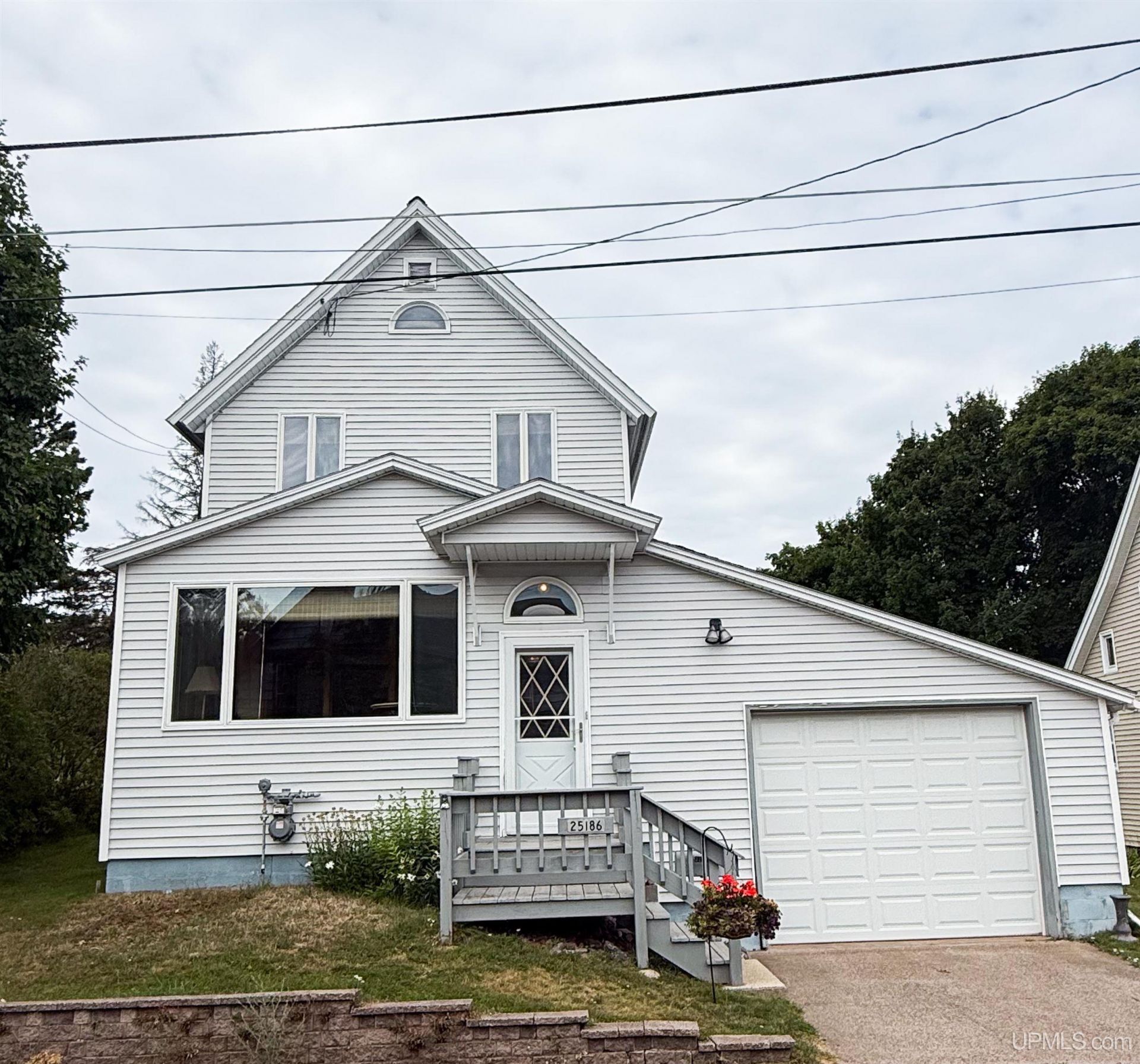 25186 Ridge Street, Calumet Twp, MI 49913 Main Photo
