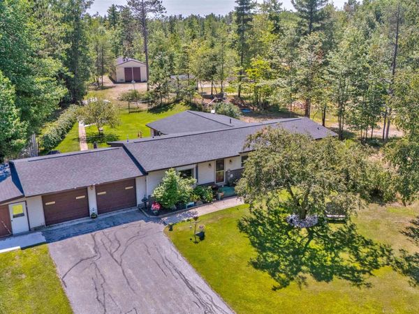 7645 W Riverview Drive, Hiawatha Twp, MI 49854