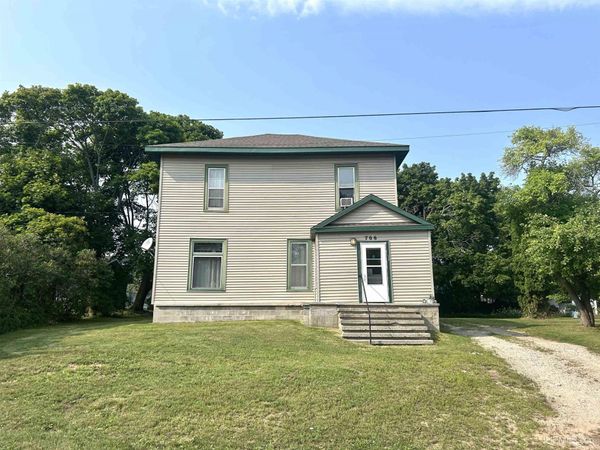 706 Michigan Avenue, Manistique, MI 49854