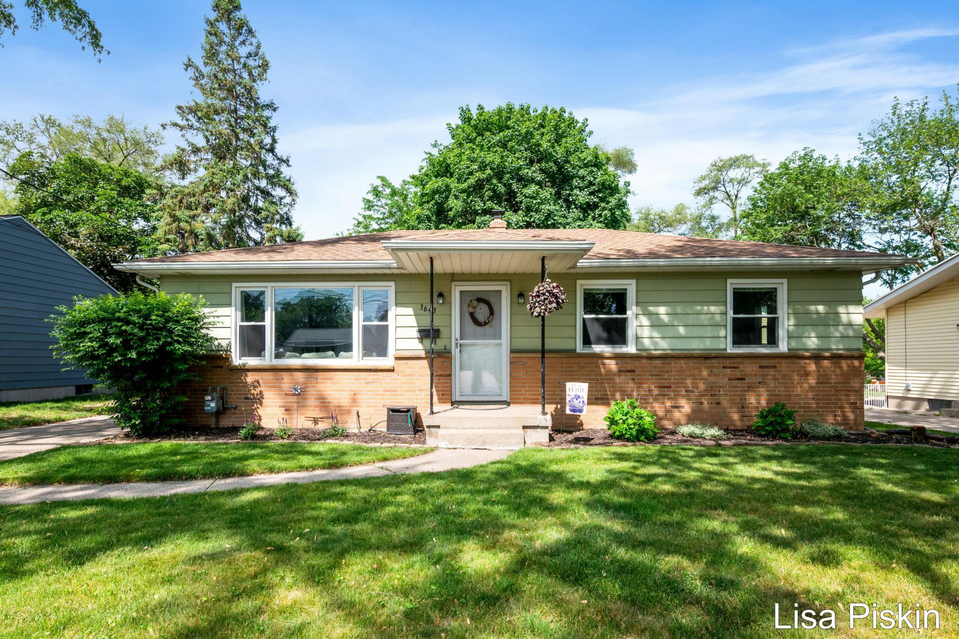 3643 Wyoming Avenue Sw, Wyoming, MI 49519 Main Photo