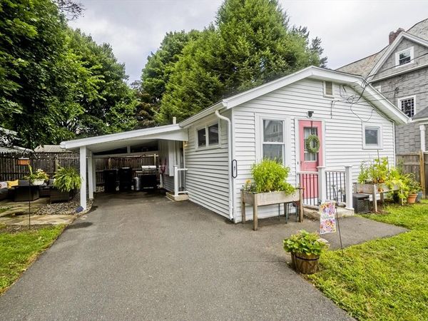47 W School St, Westfield, MA 01085