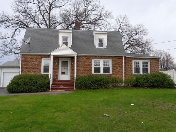 14 Detroit St, Springfield, MA 01104