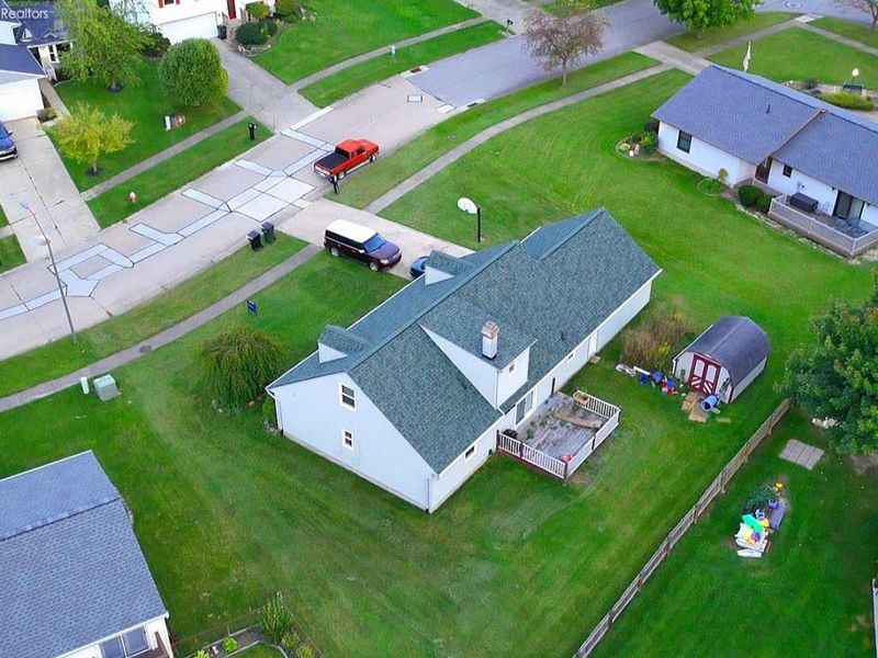115 Meadowfield Ct, Elyria, OH 44035 Photo 3