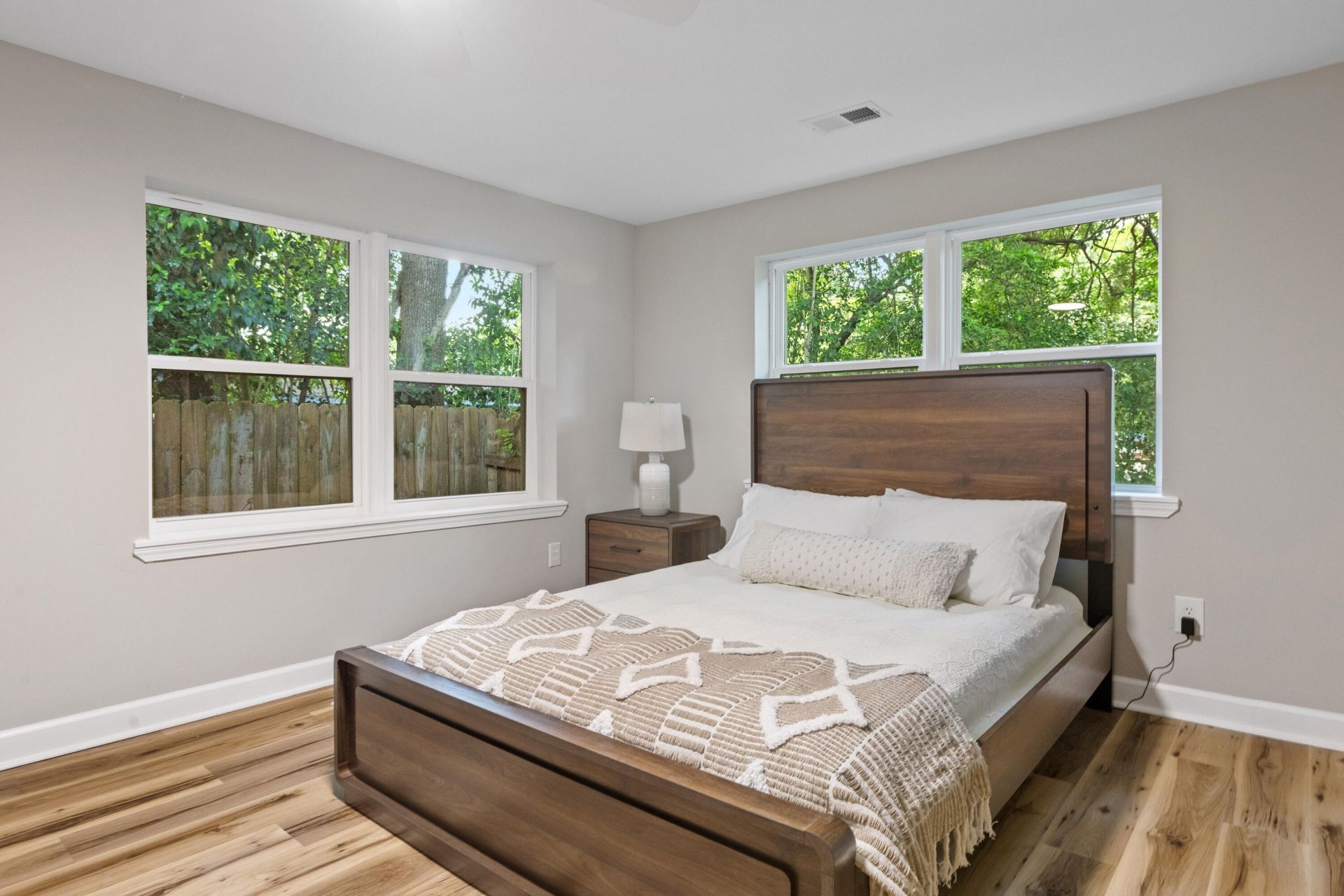 2450 Taylor Street Photo 11