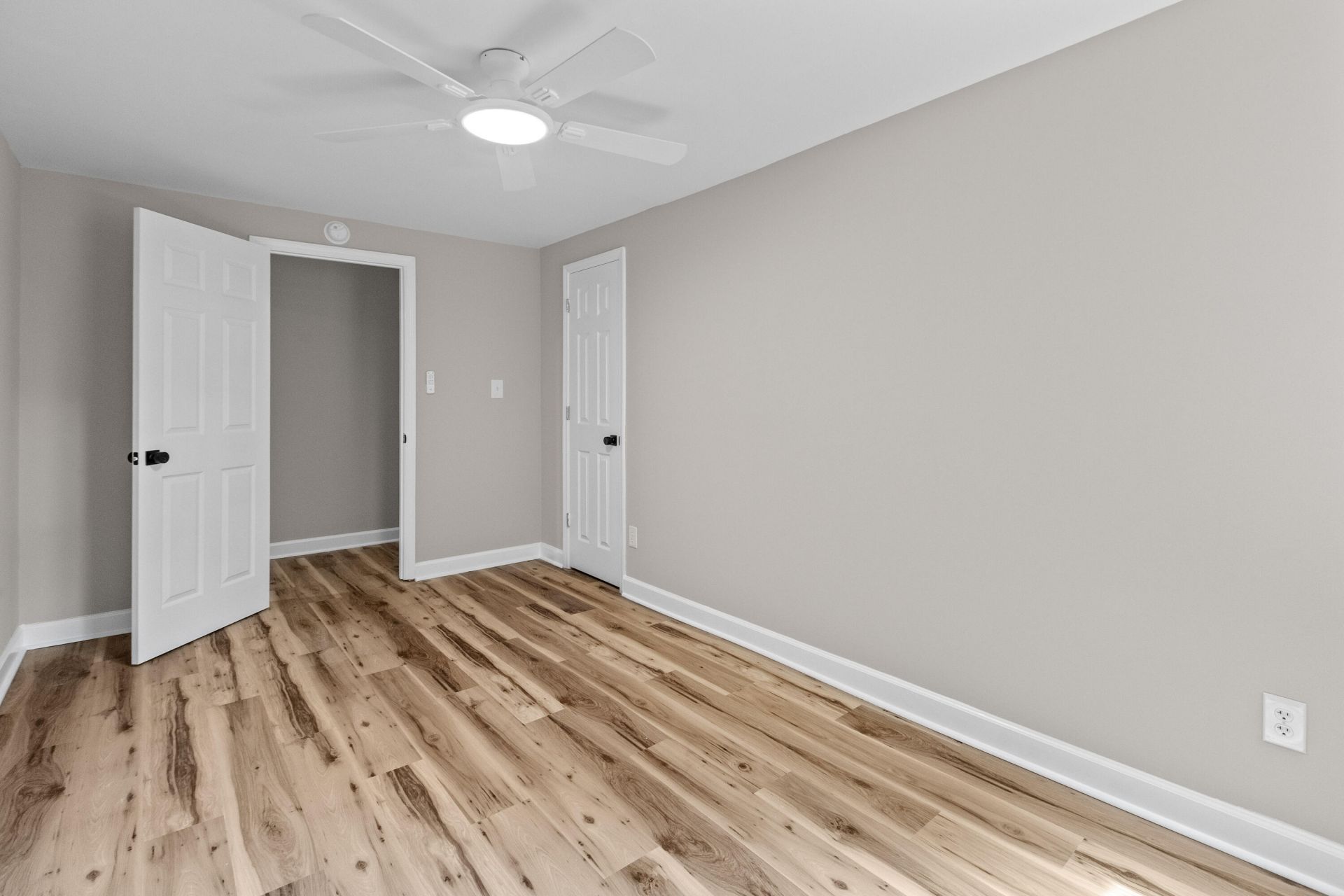 2450 Taylor Street Photo 38