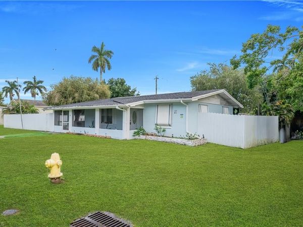 77 Glenmont DR W, NORTH FORT MYERS, FL 33917