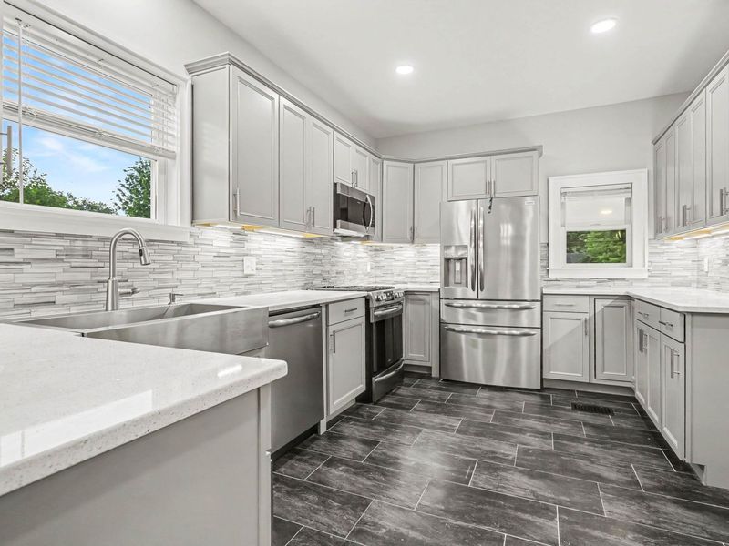 991 Lawrence Drive , Columbus, OH 43207 Photo 11