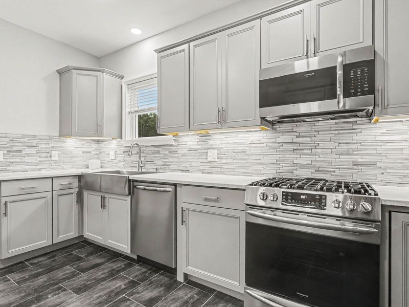 991 Lawrence Drive , Columbus, OH 43207 Photo 12