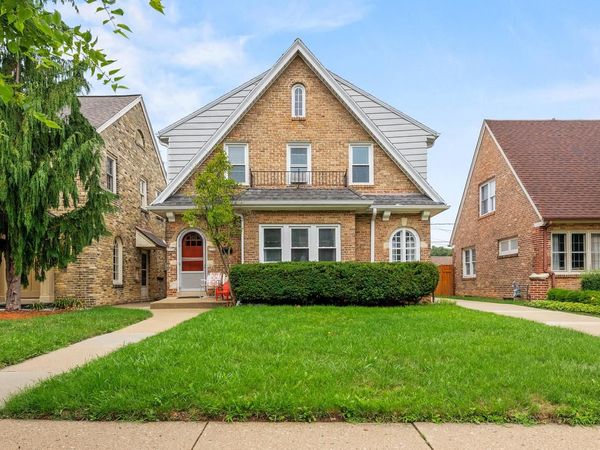 1554 E Hampton DRIVE, Whitefish Bay, WI 53217