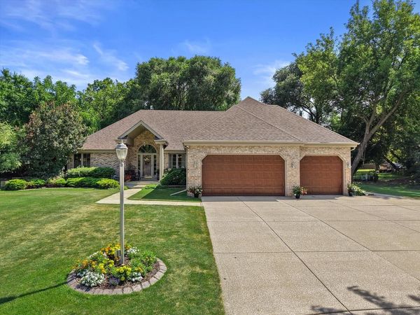 11221 W Drake LANE, Franklin, WI 53132