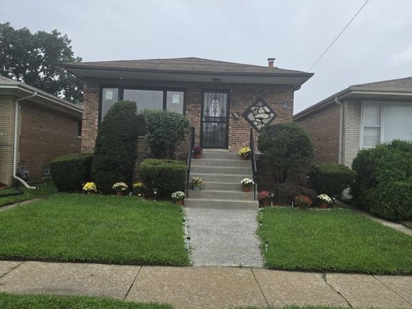 658 Hoxie Avenue , Calumet City, IL 60409