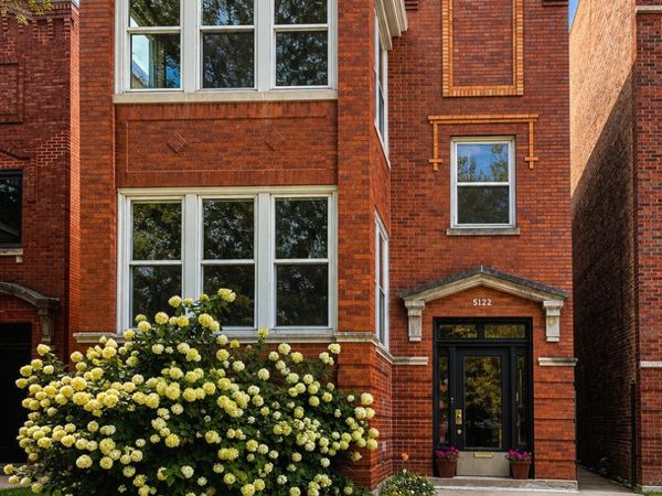 5122 N Leavitt Street , Chicago, IL 60625