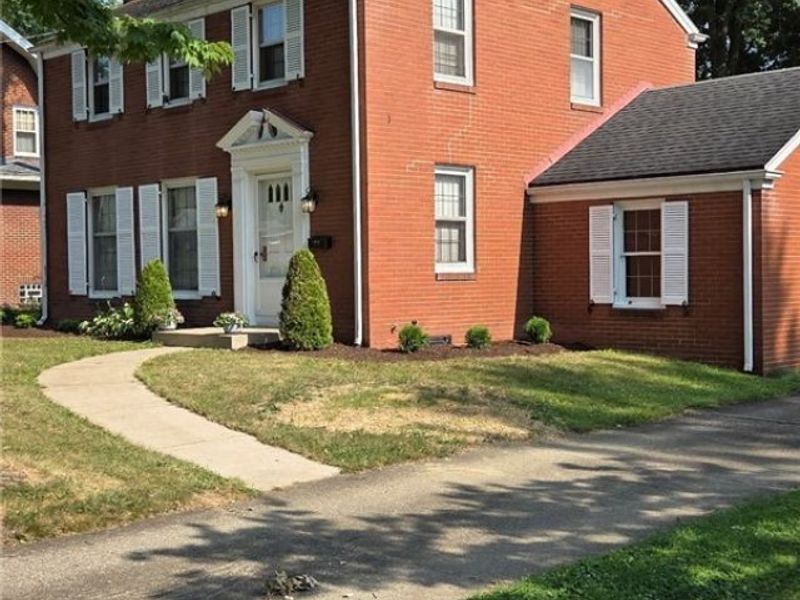 655 E Liberty Street, Hubbard, OH 44425 Photo 1