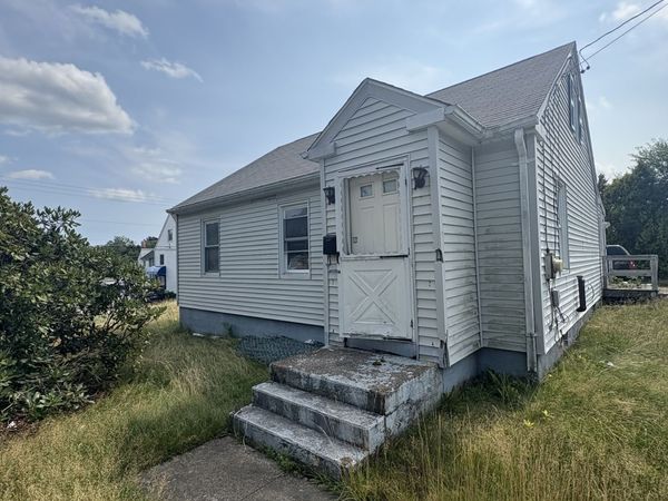 386 Bayonet, New London, CT 06320
