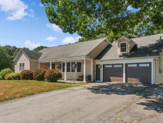 9 Hillcrest Street Hallowell, ME 04347