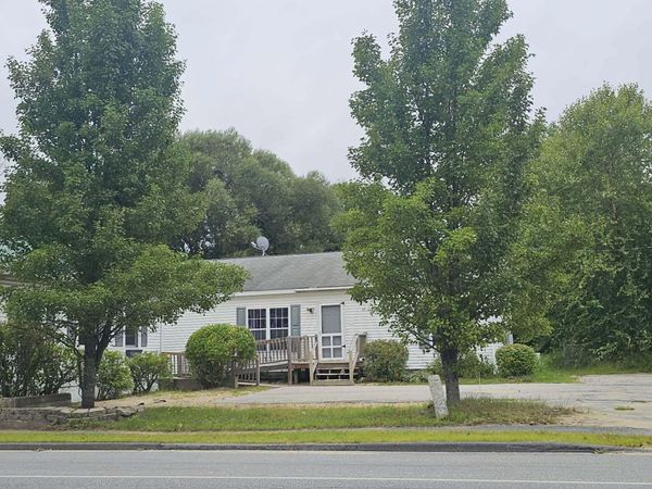 95 Pleasant Street , Oxford, ME 04270