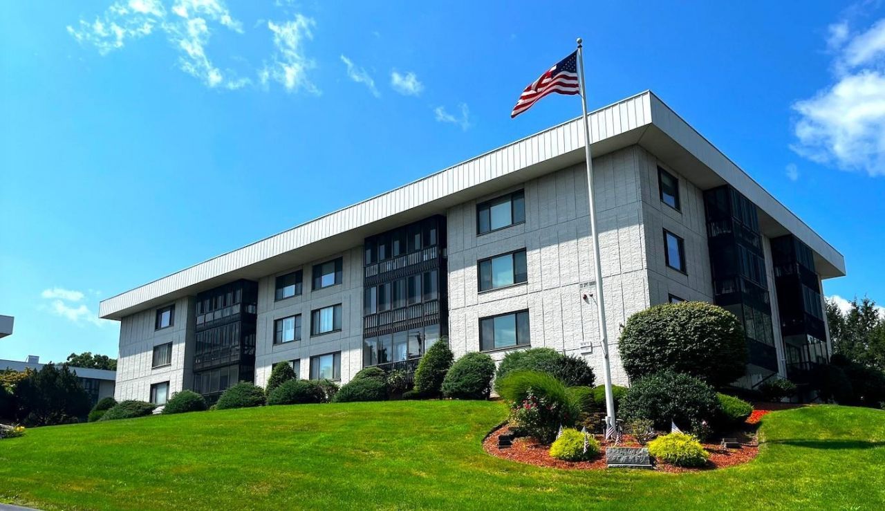 39 Spit Brook Road, Unit 46, Nashua, NH 03060 Main Photo