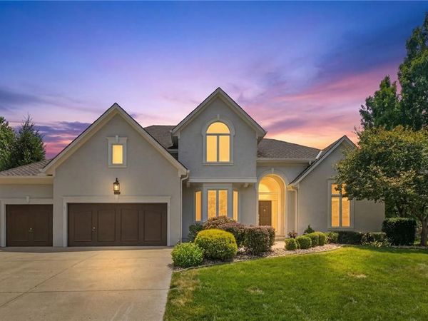 9608 Falcon Ridge Drive, Lenexa, KS 66220