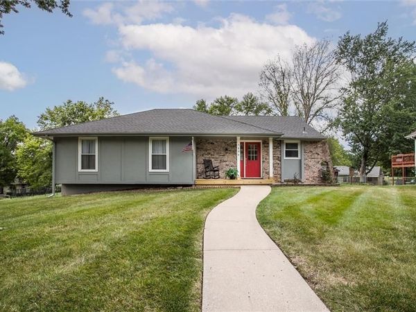 3800 NE Carriage Street, Lee's Summit, MO 64064