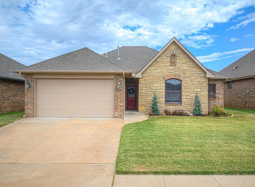 14004 Georgian Way, Yukon, OK 73099 Main Photo