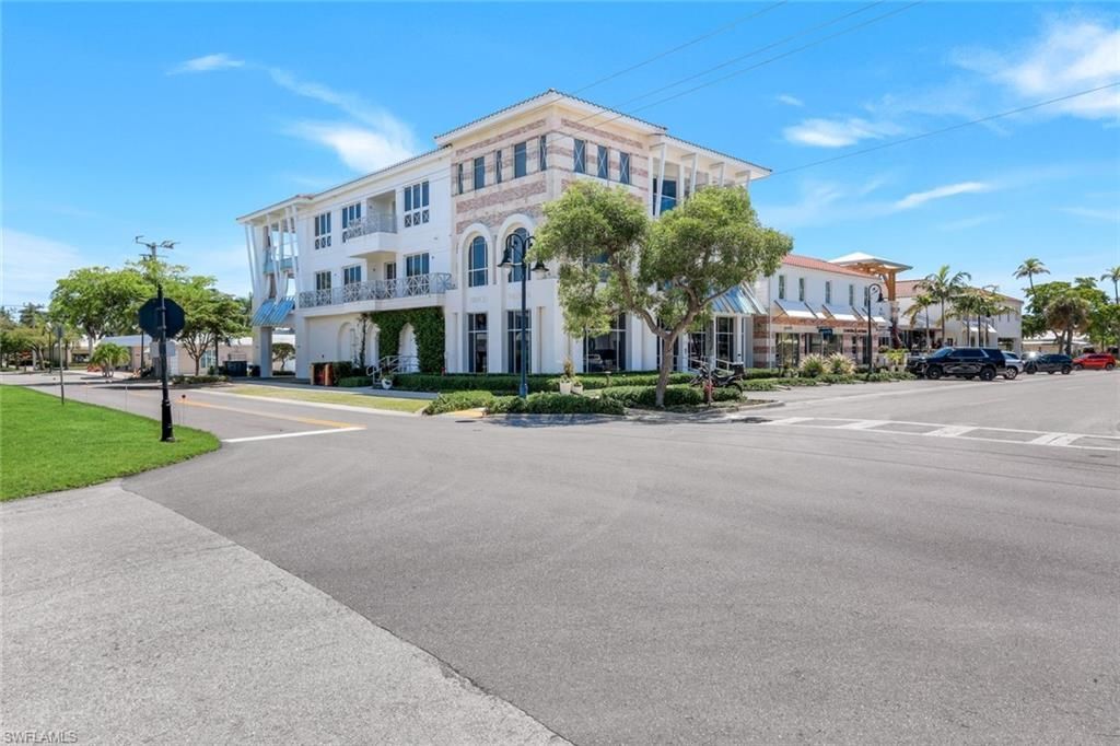 382 12th Ave S, Unit 202, Naples, FL 34102 Photo