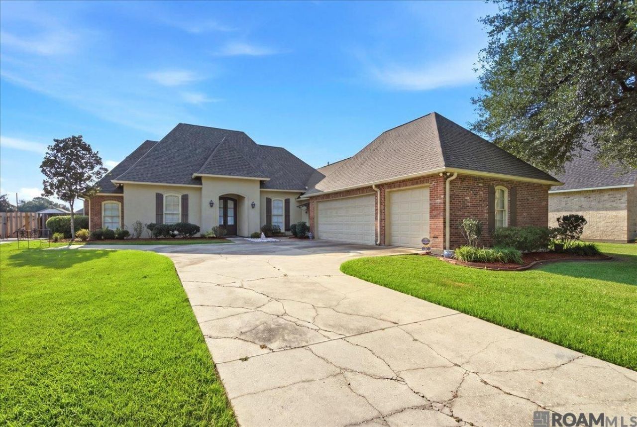 6092 Jonathan Alaric Ave, Gonzales, LA 70737 Main Photo