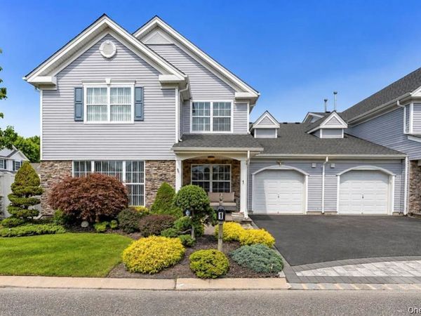 1 Jennifer Lane , Middle Island, NY 11953