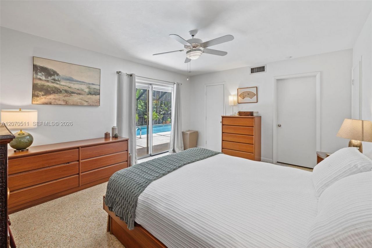 6390 SW 69th St , South Miami, FL 33143 Photo
