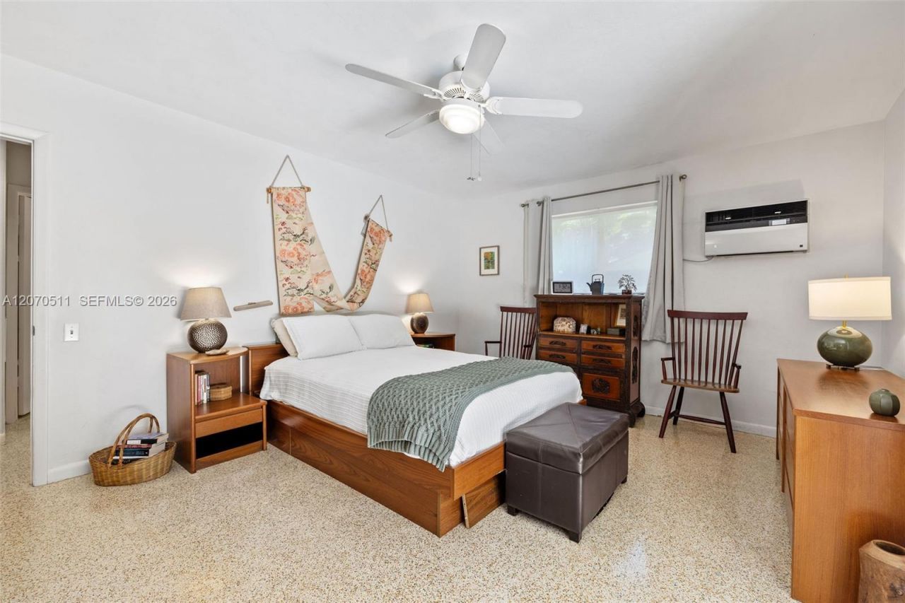 6390 SW 69th St , South Miami, FL 33143 Photo