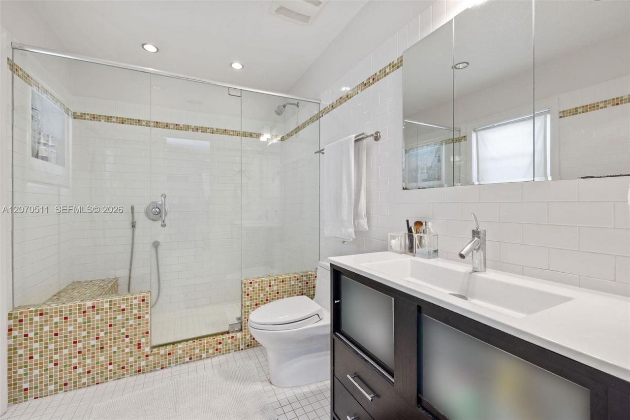 6390 SW 69th St , South Miami, FL 33143 Photo