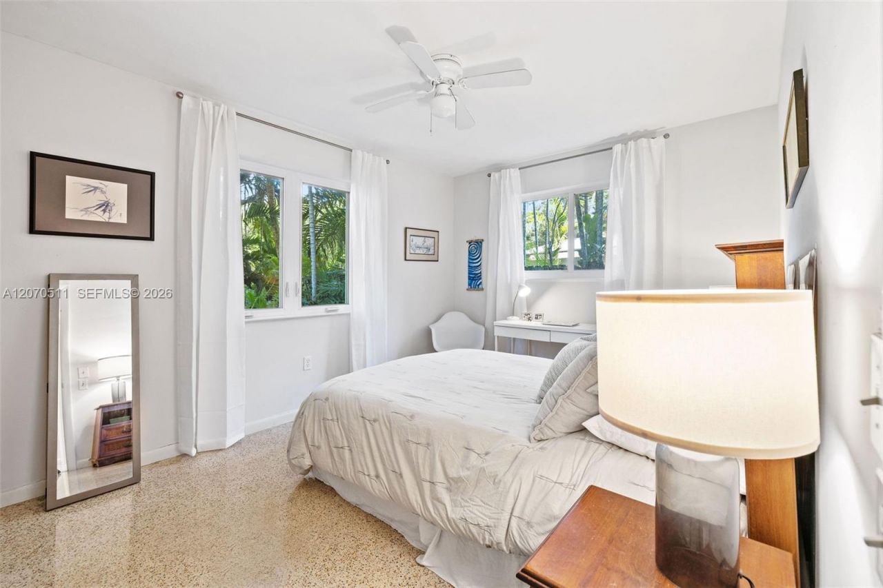 6390 SW 69th St , South Miami, FL 33143 Photo