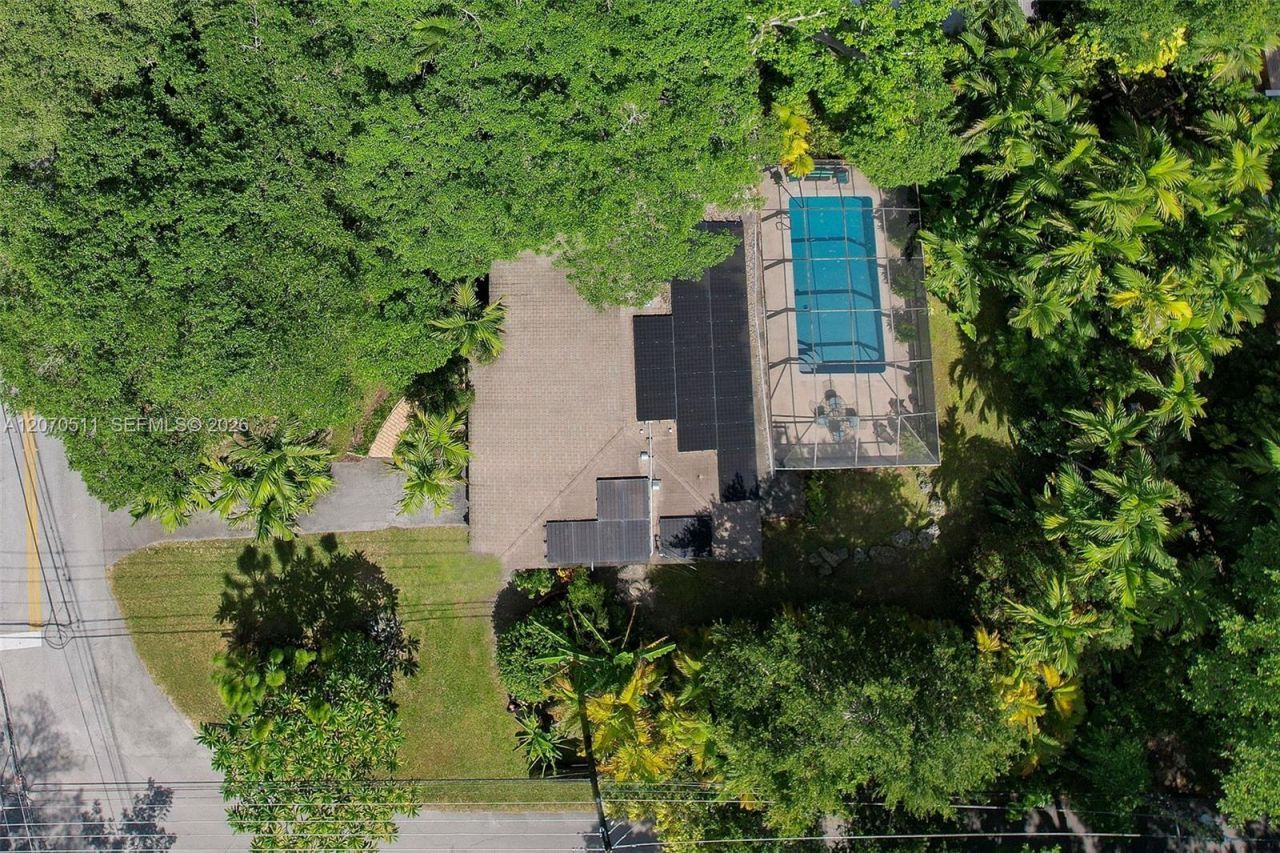 6390 SW 69th St , South Miami, FL 33143 Photo