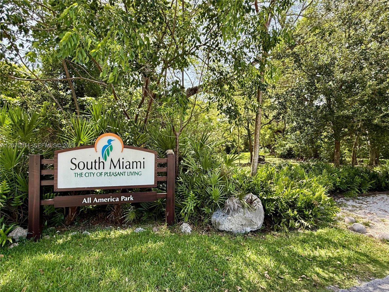 6390 SW 69th St , South Miami, FL 33143 Photo