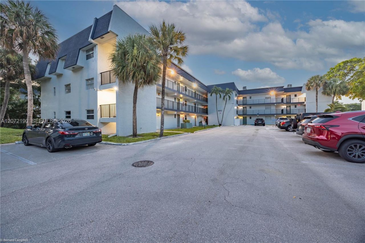 8002 Lagos De Campo Blvd, Unit B-303, Tamarac, FL 33321 Main Photo