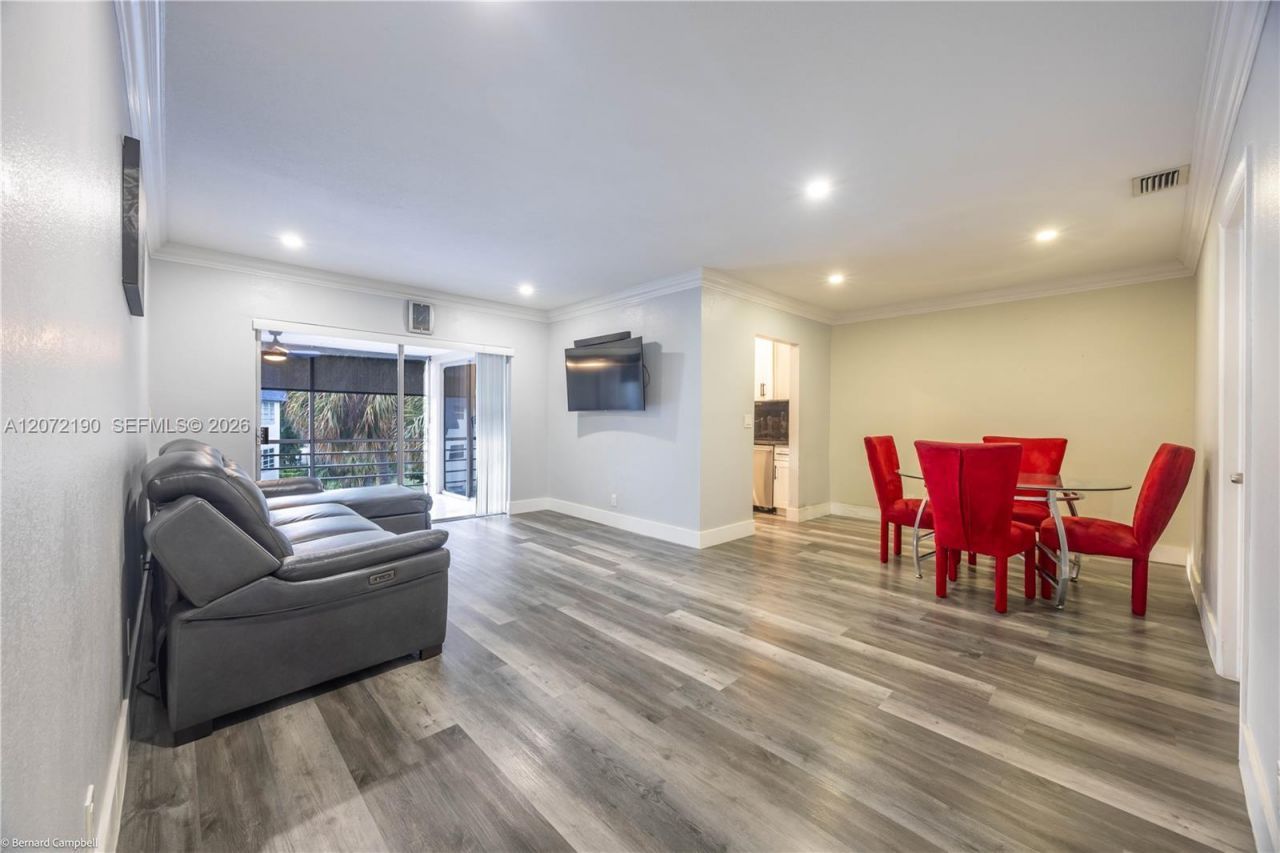 8002 Lagos De Campo Blvd, Unit B-303, Tamarac, FL 33321 Photo