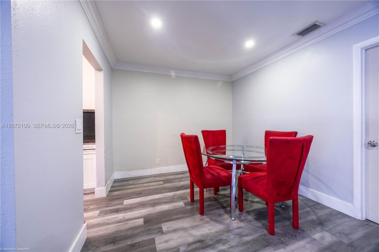 8002 Lagos De Campo Blvd, Unit B-303, Tamarac, FL 33321 Photo