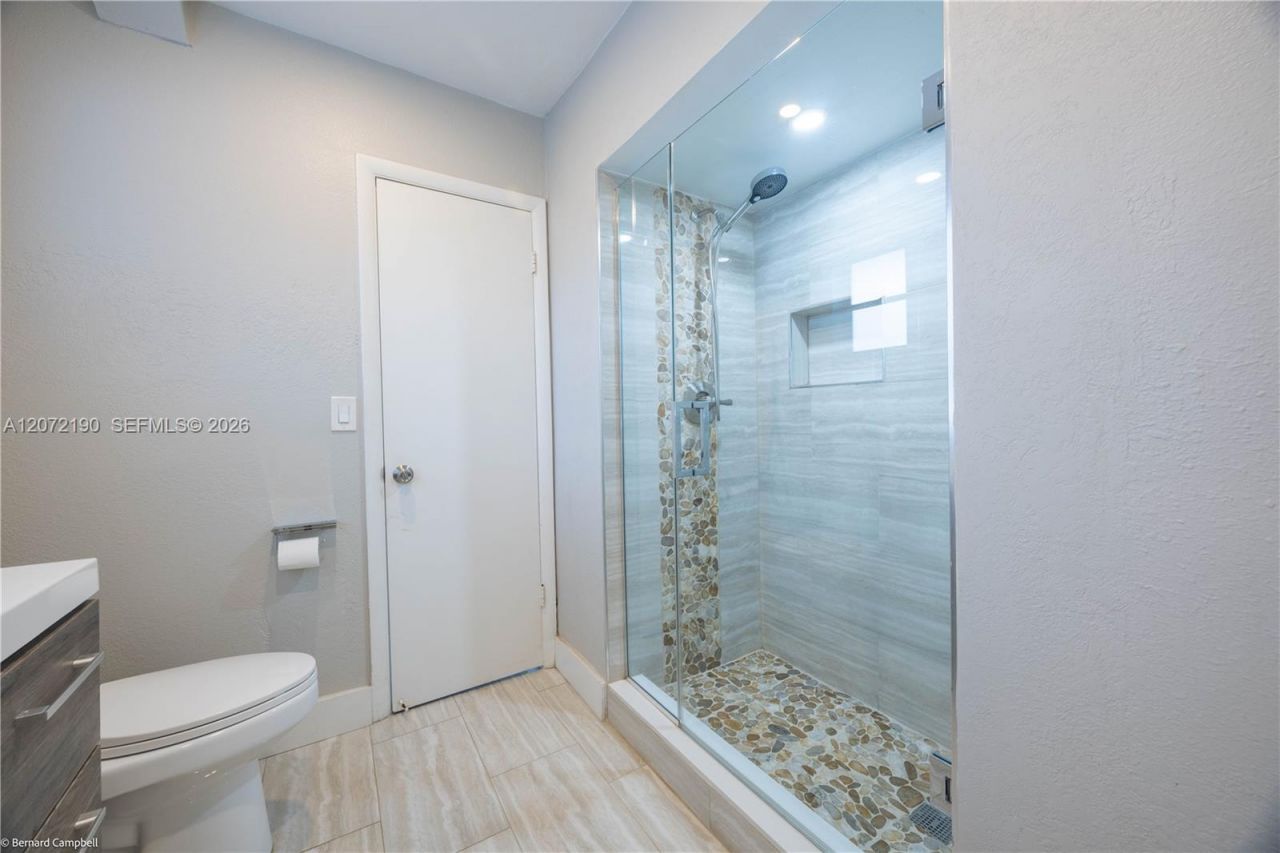 8002 Lagos De Campo Blvd, Unit B-303, Tamarac, FL 33321 Photo
