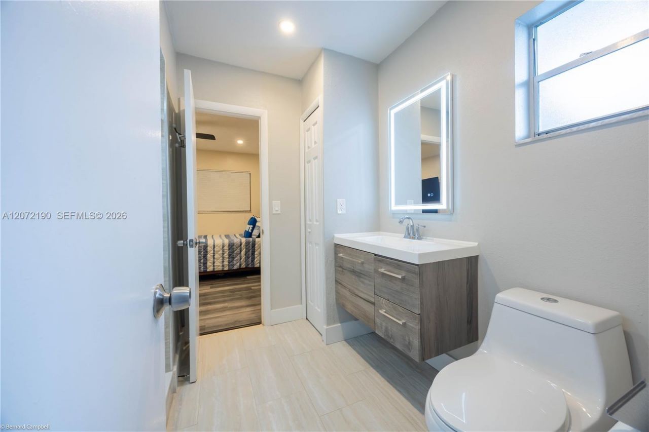 8002 Lagos De Campo Blvd, Unit B-303, Tamarac, FL 33321 Photo