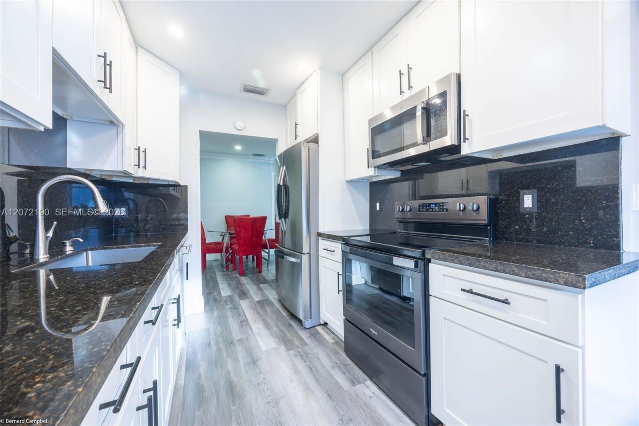8002 Lagos De Campo Blvd, Unit B-303, Tamarac, FL 33321 Photo