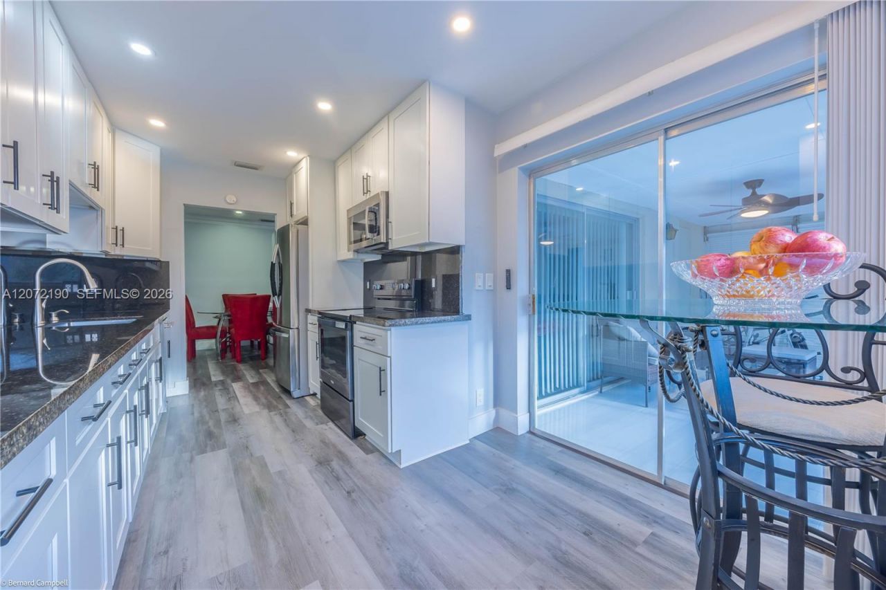 8002 Lagos De Campo Blvd, Unit B-303, Tamarac, FL 33321 Photo