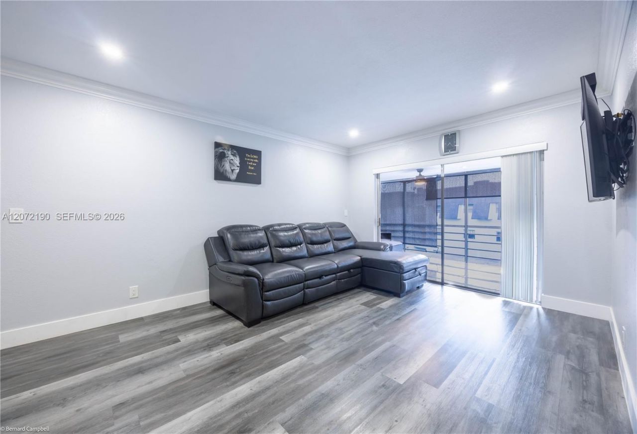 8002 Lagos De Campo Blvd, Unit B-303, Tamarac, FL 33321 Photo