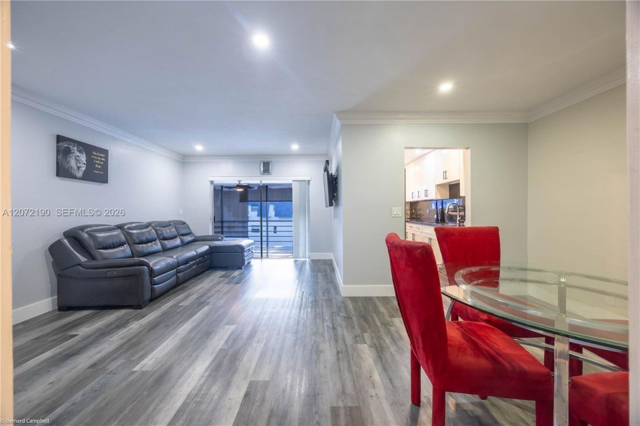 8002 Lagos De Campo Blvd, Unit B-303, Tamarac, FL 33321 Photo